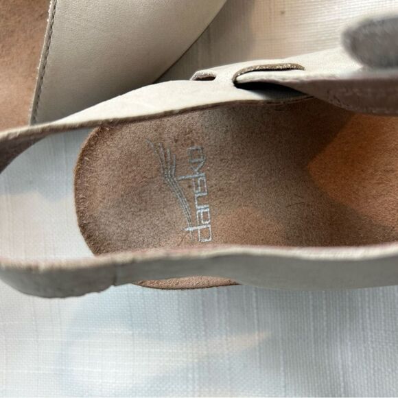 Dansko Vera Wedge Sandal 40 Oyster Cream Nubuck Leather Peep Toe - Picture 7 of 8